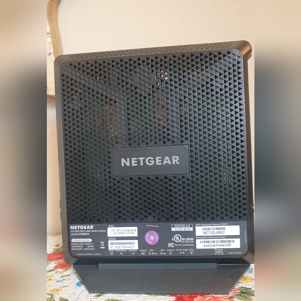 Netgear AC1900 WiFi Cable Modem Router combo - Picture 2 of 3